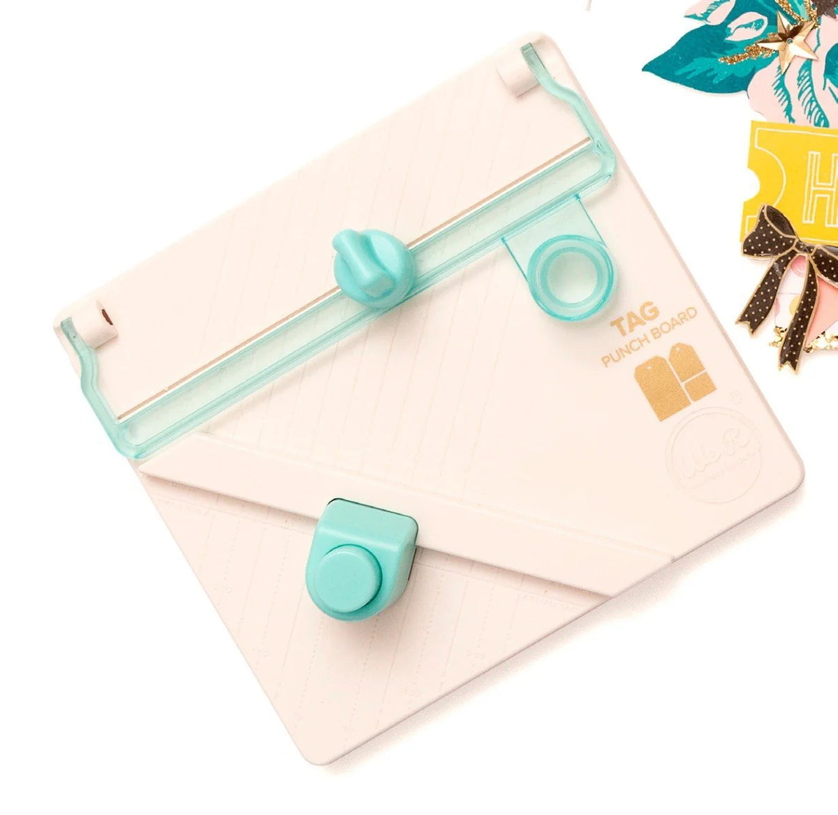 Tag Punch Board – We R Memory Keepers (imagen 3)