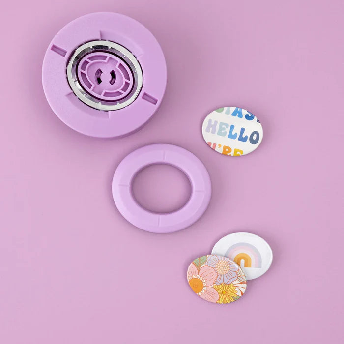 Oval Insert Button Press – We R Memory Keepers (imagen 2)