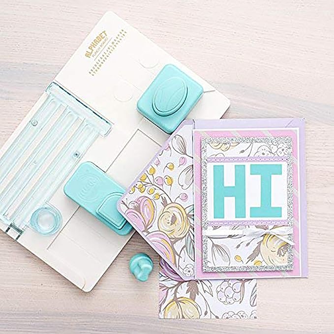 Alphabet Punch Board – We R Memory Keepers (imagen 4)