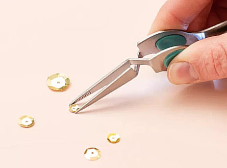 Lighted Tweezers – We R Memory Keepers
